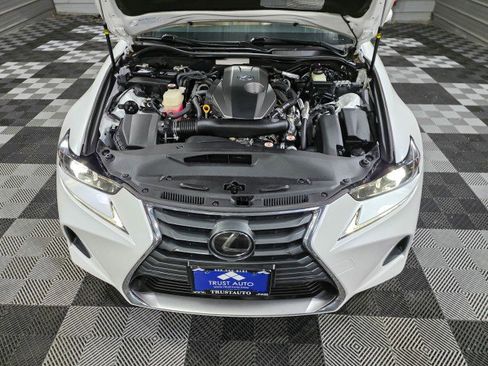 Used 2018 Lexus IS 300 image 39