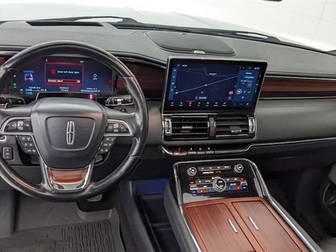 Used 2022 Lincoln Navigator Reserve image 4