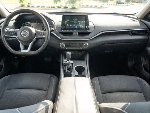 Used 2022 Nissan Altima 2.5 SV FWD image 21