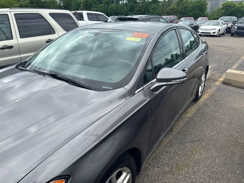 Used 2014 Ford Fusion SE FWD image 19