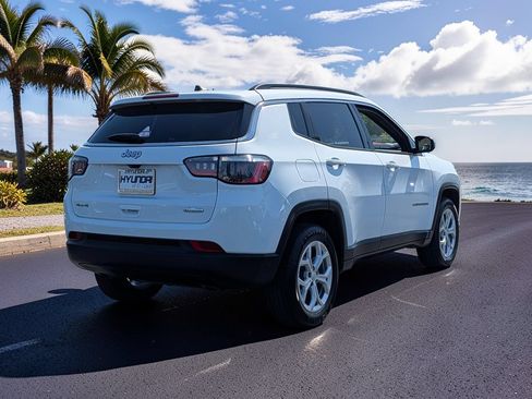 Used 2024 Jeep Compass Latitude AWD/4WD image 5