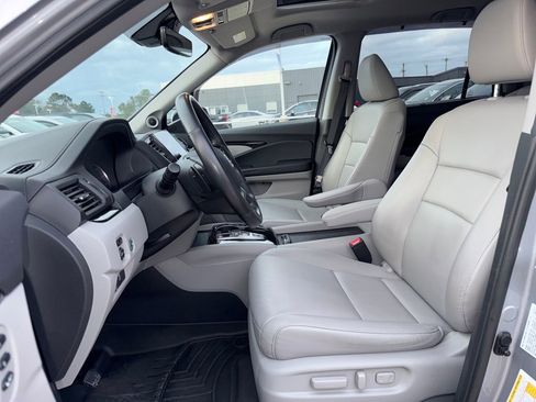 Used 2021 Honda Pilot Touring image 9