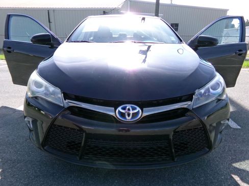 Used 2015 Toyota Camry SE w/ Moonroof Package FWD image 6
