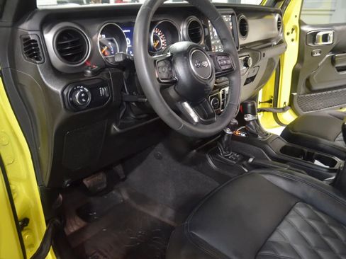 Used 2023 Jeep Gladiator Sport AWD/4WD image 13