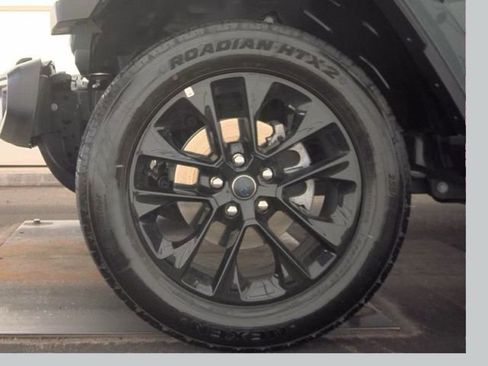 Used 2025 Jeep Wrangler Unlimited Sahara AWD/4WD image 22