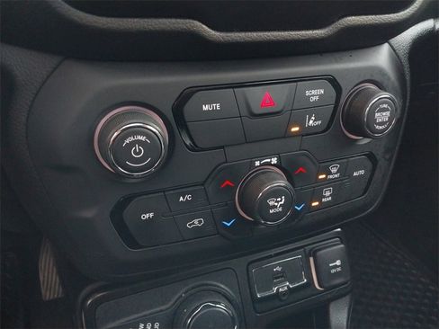 Used 2023 Jeep Renegade Limited w/ Sun/Sound Group image 18