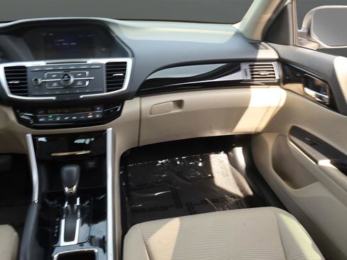 Used 2016 Honda Accord LX image 17