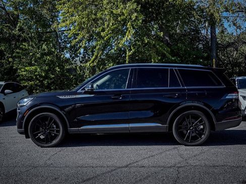 Used 2022 Lincoln Aviator Reserve w/ Equipment Group 201A image 2