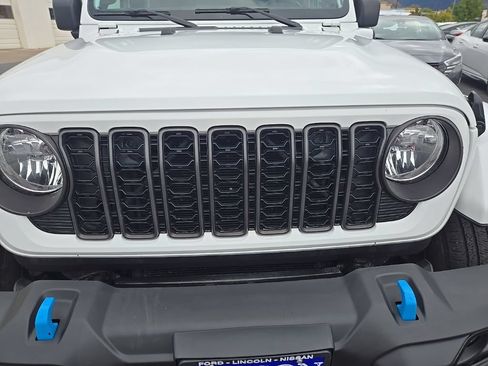 Used 2024 Jeep Wrangler Unlimited AWD/4WD image 31