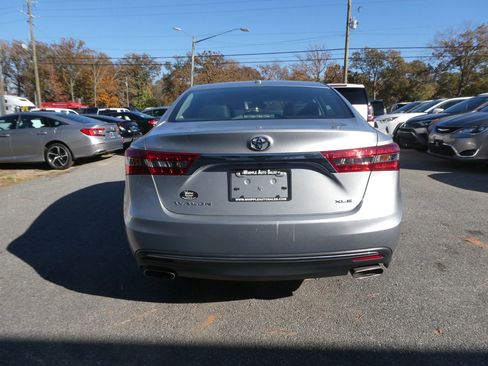 Used 2018 Toyota Avalon XLE image 6