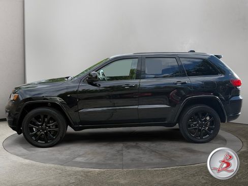 Used 2022 Jeep Grand Cherokee Laredo X AWD/4WD image 4