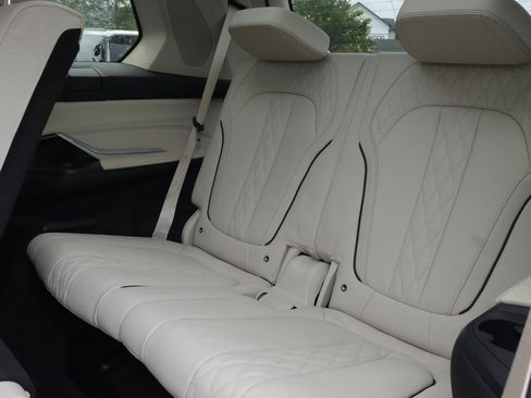Used 2024 BMW X7 xDrive40i w/ Premium Package AWD/4WD image 14