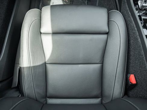 New 2026 Volvo XC40 B5 Plus w/ Climate Package AWD/4WD image 30