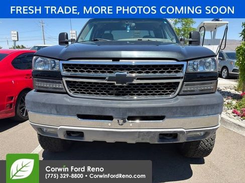 Used 2004 Chevrolet Silverado 2500 LT AWD/4WD image 2