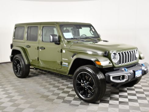 Used 2024 Jeep Wrangler Unlimited Sahara AWD/4WD image 4