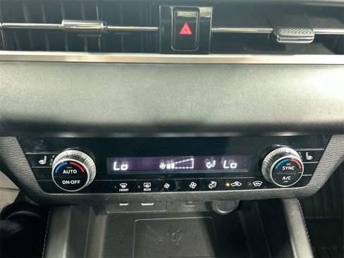 Used 2022 Mitsubishi Outlander SE image 17