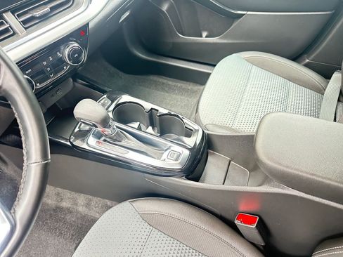 Used 2025 Chevrolet Trax LT w/ LT Convenience Package image 41