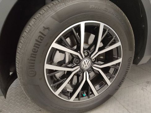 Used 2021 Volkswagen Tiguan SE FWD image 31