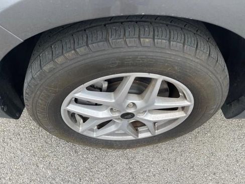 Used 2024 Ford Edge SEL image 5