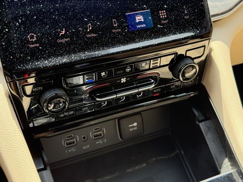 Used 2024 Jeep Grand Cherokee L Limited w/ Luxury Tech Group II image 22