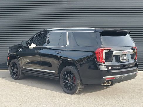 Used 2024 GMC Yukon Denali w/ Denali Reserve Package image 3