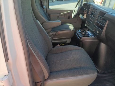 Used 2023 GMC Savana 2500 w/ Driver Convenience Package image 4
