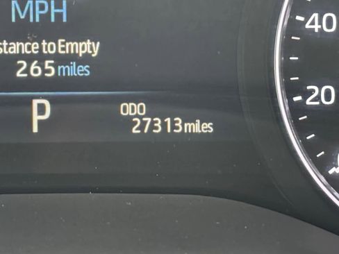 Used 2023 Toyota Sienna Limited image 26