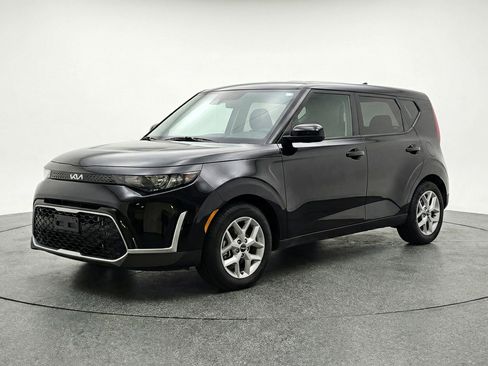Used 2025 Kia Soul LX w/ LX Technology Package FWD image 3
