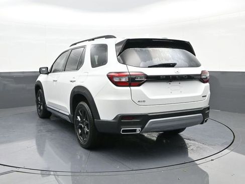 New 2025 Honda Pilot Touring image 8