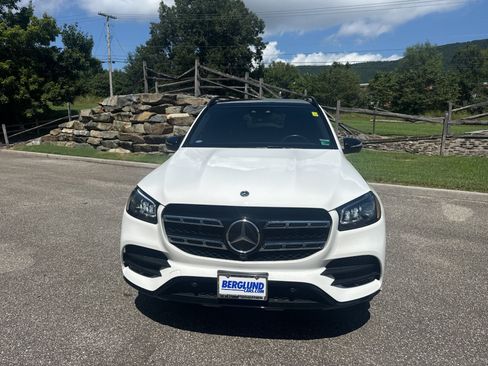 Used 2022 Mercedes-Benz GLS 450 4MATIC image 2