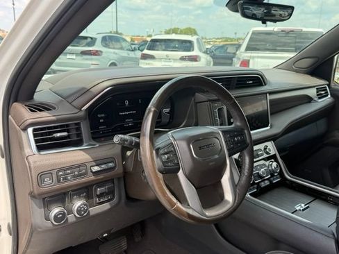 Used 2022 GMC Yukon Denali w/ Denali Premium Package RWD image 14