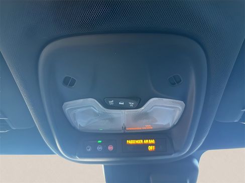 Used 2025 Chevrolet TrailBlazer RS w/ Driver Confidence Package image 26