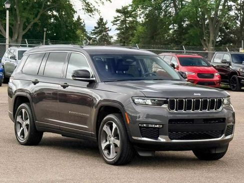 Used 2023 Jeep Grand Cherokee L Limited w/ Trailer Tow Group (B) AWD/4WD image 3