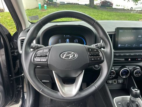 Used 2025 Hyundai Venue SEL FWD image 14