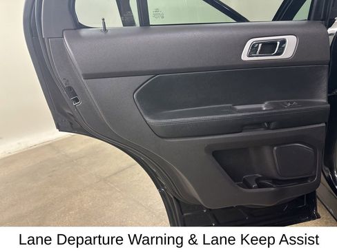 Used 2014 Ford Explorer Limited w/ Equipment Group 302A AWD/4WD image 31