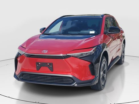 Used 2025 Toyota bZ4X AWD w/ Weather Package image 4