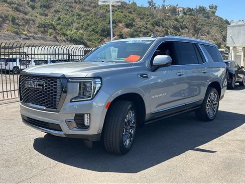 Used 2023 GMC Yukon Denali Ultimate AWD/4WD image 10