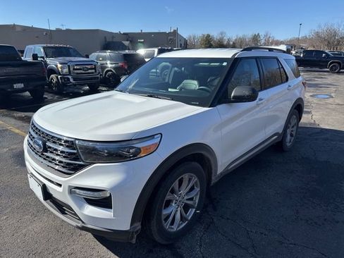 Used 2020 Ford Explorer XLT w/ Equipment Group 202A image 3
