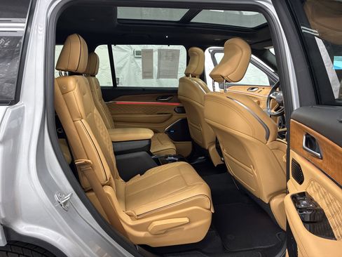 Certified 2025 Jeep Grand Cherokee L Summit AWD/4WD image 11