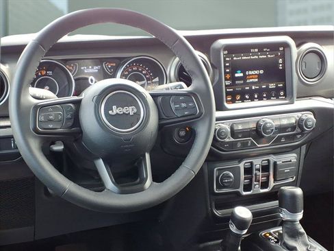 Used 2023 Jeep Gladiator Sport AWD/4WD image 3