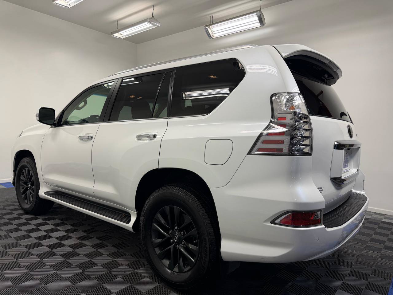 Used 2020 Lexus GX 460 Premium w/ Premium Package AWD/4WD image 11