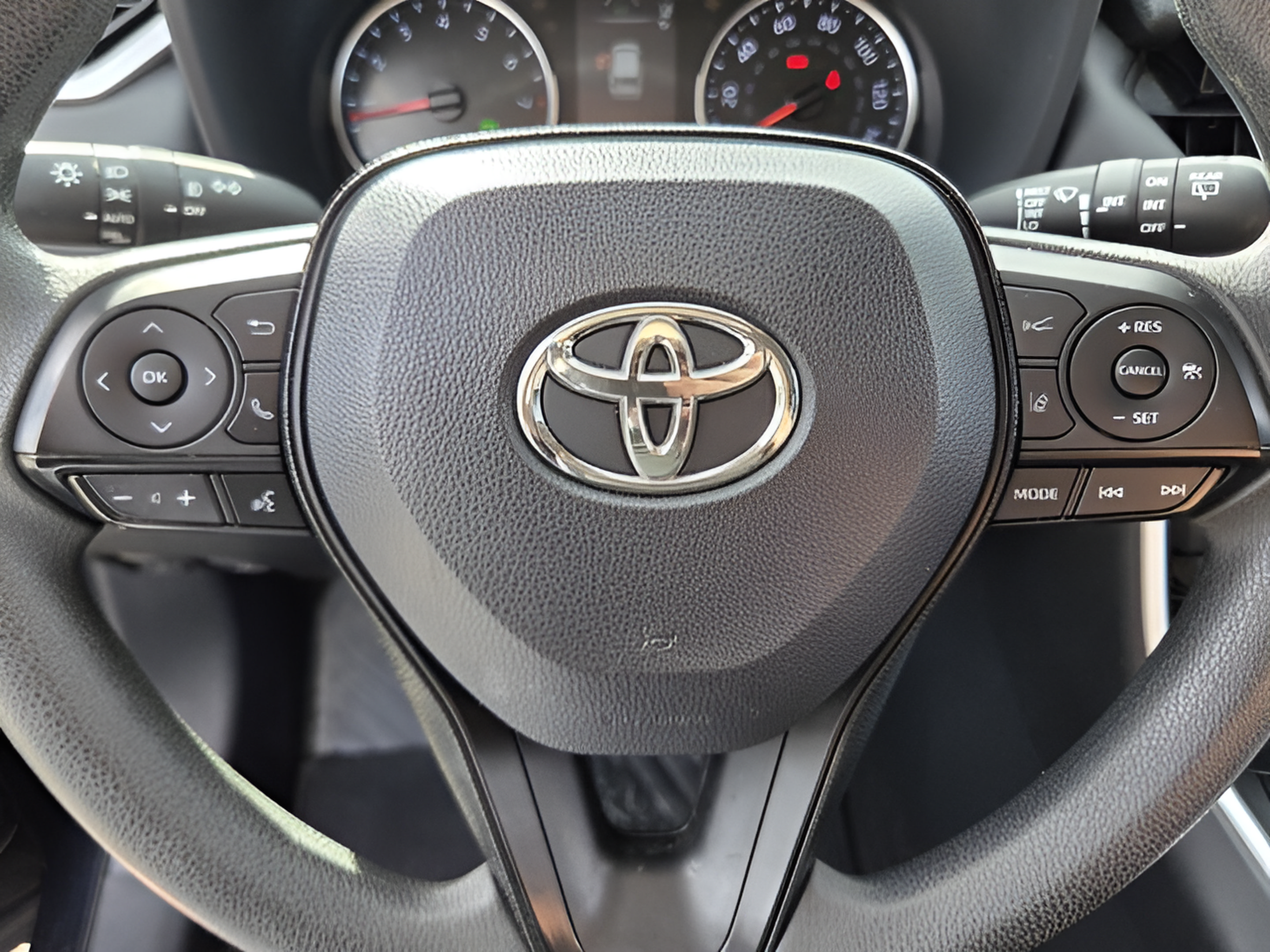 Used 2019 Toyota RAV4 XLE w/ Convenience Package FWD image 24