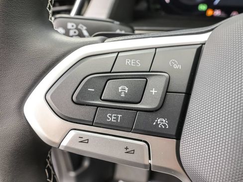 Used 2026 Volkswagen Atlas Cross Sport SE AWD/4WD image 19