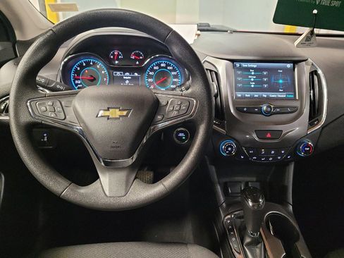 Used 2017 Chevrolet Cruze LT w/ Convenience Package FWD image 22