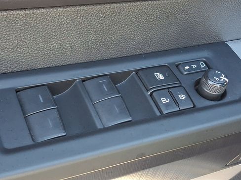 Used 2024 Toyota Tundra Platinum AWD/4WD image 27