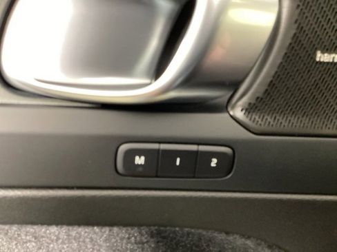 New 2025 Volvo XC40 B5 Ultra w/ Climate Package image 18