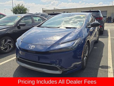Used 2024 Toyota Prius XLE FWD image 3