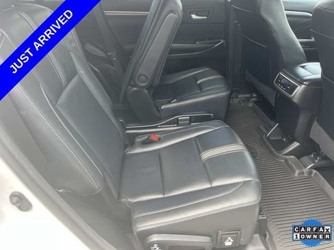 Used 2017 Toyota Highlander SE FWD image 22