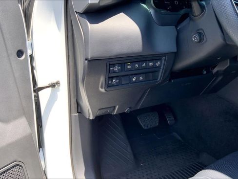 Used 2024 Toyota Tundra Platinum AWD/4WD image 33