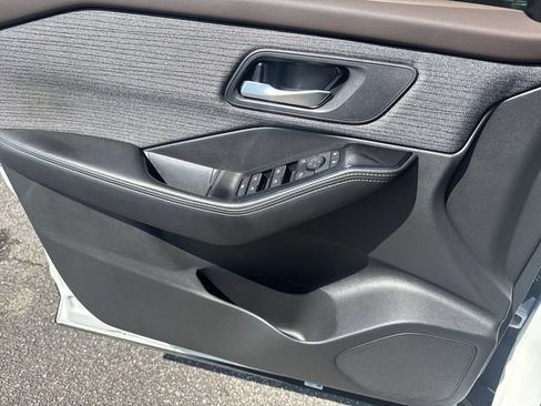 Used 2023 Nissan Rogue SV FWD image 27